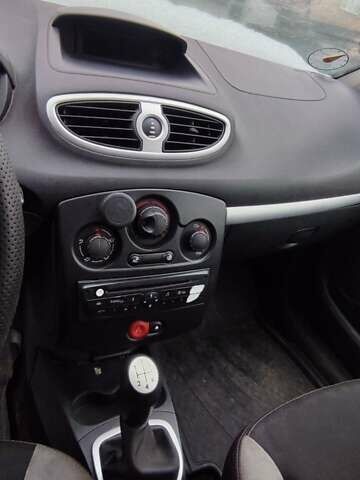 Серый Рено Клио, объемом двигателя 1.46 л и пробегом 352 тыс. км за 3300 $, фото 9 на Automoto.ua