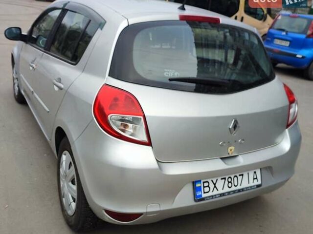 Серый Рено Клио, объемом двигателя 1.15 л и пробегом 174 тыс. км за 5600 $, фото 3 на Automoto.ua