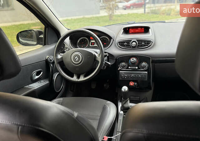 Серый Рено Клио, объемом двигателя 1.5 л и пробегом 243 тыс. км за 5650 $, фото 28 на Automoto.ua