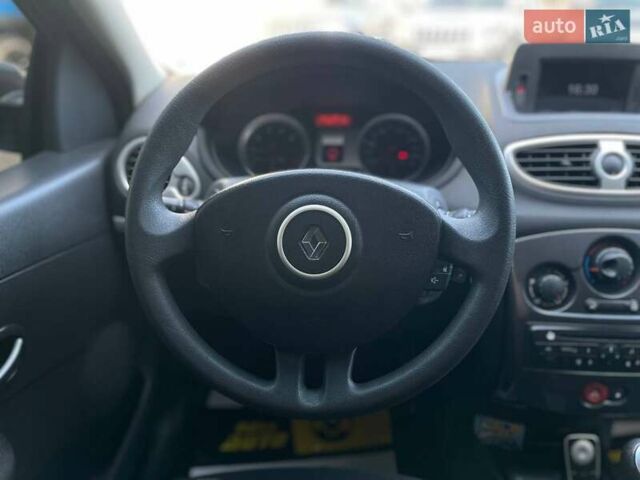 Серый Рено Клио, объемом двигателя 1.15 л и пробегом 116 тыс. км за 6400 $, фото 8 на Automoto.ua