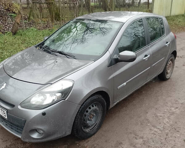 Серый Рено Клио, объемом двигателя 1.46 л и пробегом 352 тыс. км за 3500 $, фото 4 на Automoto.ua