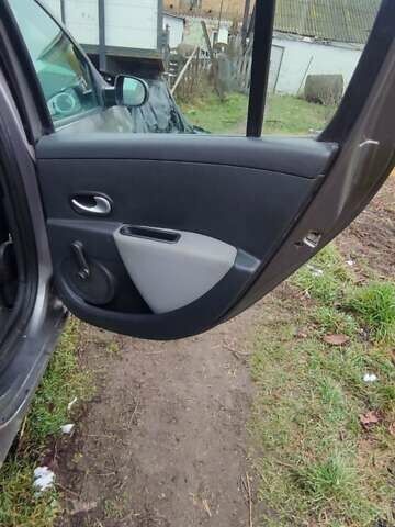 Серый Рено Клио, объемом двигателя 1.46 л и пробегом 352 тыс. км за 3300 $, фото 13 на Automoto.ua