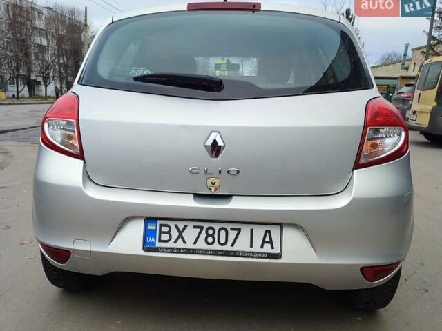 Серый Рено Клио, объемом двигателя 1.15 л и пробегом 174 тыс. км за 5600 $, фото 5 на Automoto.ua