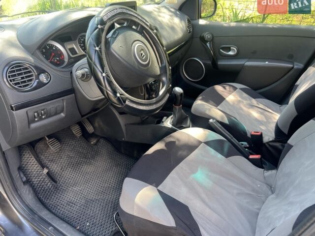 Серый Рено Клио, объемом двигателя 1.5 л и пробегом 328 тыс. км за 4990 $, фото 9 на Automoto.ua