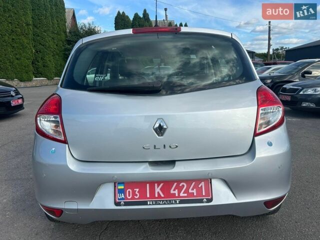 Серый Рено Клио, объемом двигателя 1.6 л и пробегом 165 тыс. км за 6999 $, фото 6 на Automoto.ua