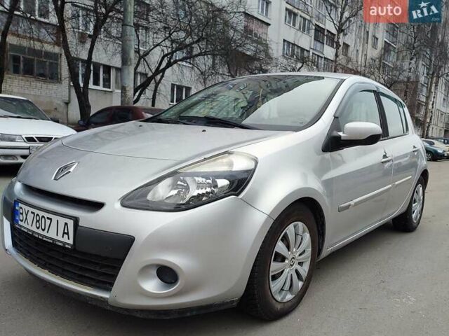 Серый Рено Клио, объемом двигателя 1.15 л и пробегом 174 тыс. км за 5600 $, фото 2 на Automoto.ua