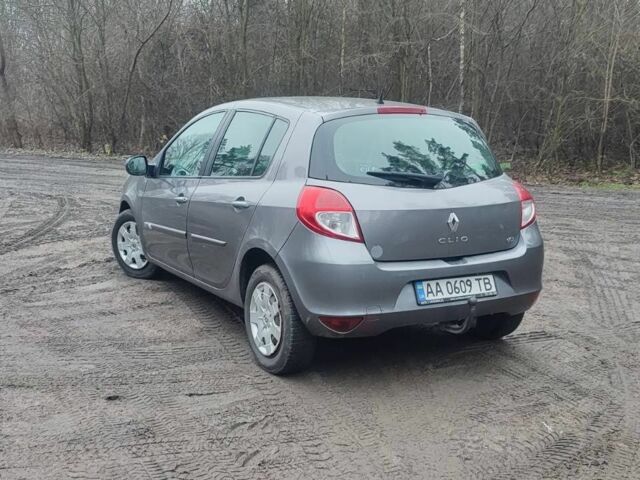 Серый Рено Клио, объемом двигателя 1.5 л и пробегом 350 тыс. км за 3500 $, фото 2 на Automoto.ua