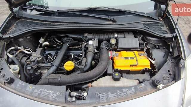 Серый Рено Клио, объемом двигателя 1.46 л и пробегом 352 тыс. км за 3500 $, фото 2 на Automoto.ua