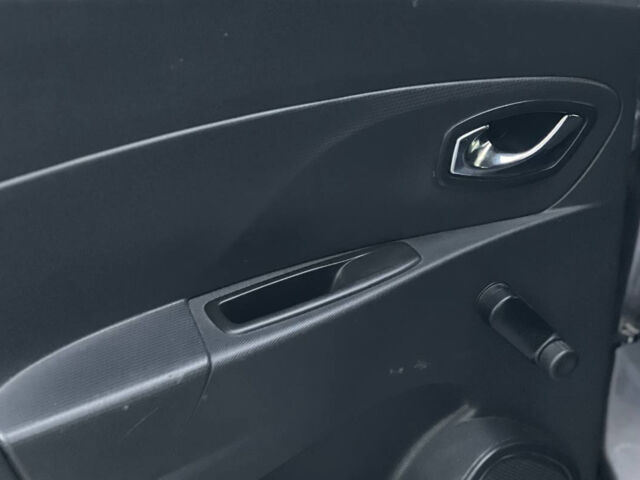 Серый Рено Клио, объемом двигателя 1.5 л и пробегом 180 тыс. км за 7700 $, фото 17 на Automoto.ua