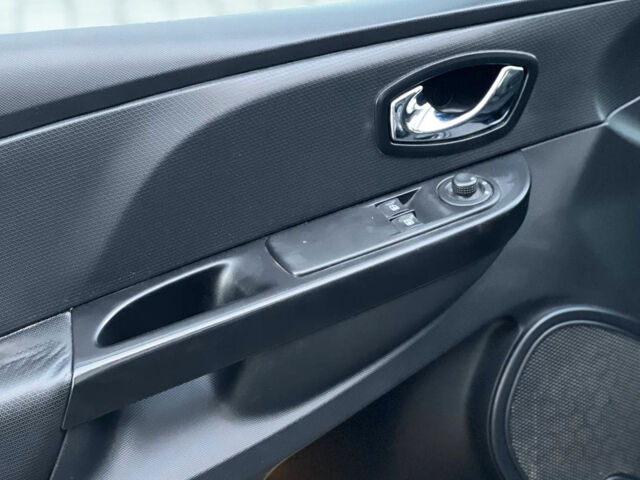 Серый Рено Клио, объемом двигателя 1.5 л и пробегом 180 тыс. км за 7700 $, фото 6 на Automoto.ua