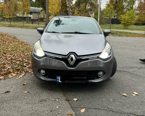 Рено Клио 2015 в Буче на Automoto.ua Серый Рено Клио, объемом двигателя 1.46 л и пробегом 218 тыс. км за 7700 $, фото 1 на Automoto.ua