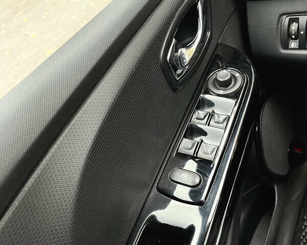 Рено Клио 2015 в Буче на Automoto.ua Серый Рено Клио, объемом двигателя 1.46 л и пробегом 218 тыс. км за 7700 $, фото 17 на Automoto.ua