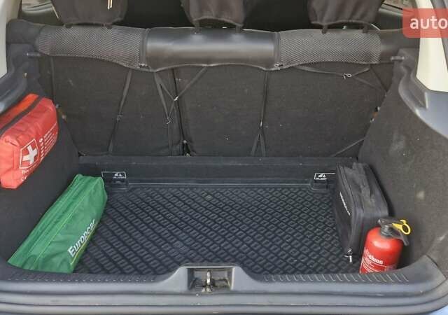 Серый Рено Клио, объемом двигателя 1.5 л и пробегом 60 тыс. км за 9300 $, фото 6 на Automoto.ua