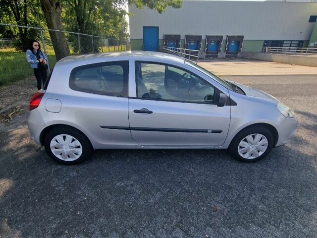 Сірий Рено Кліо, об'ємом двигуна 1 л та пробігом 1 тис. км за 6733 $, фото 1 на Automoto.ua