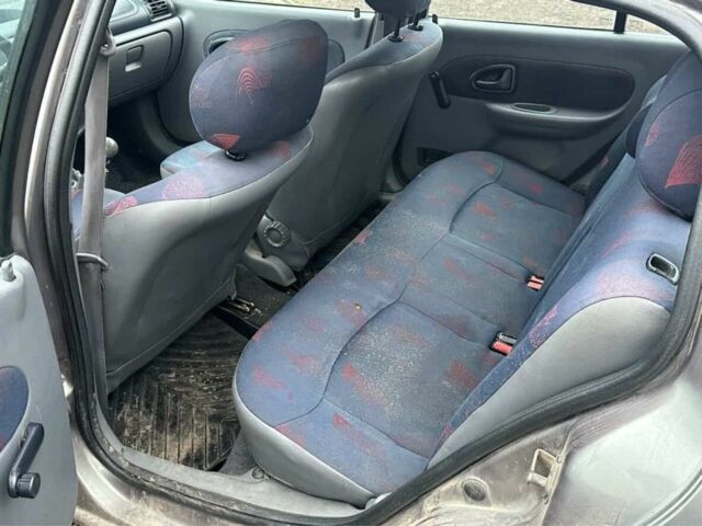 Серый Рено Клио, объемом двигателя 1.4 л и пробегом 235 тыс. км за 2500 $, фото 6 на Automoto.ua