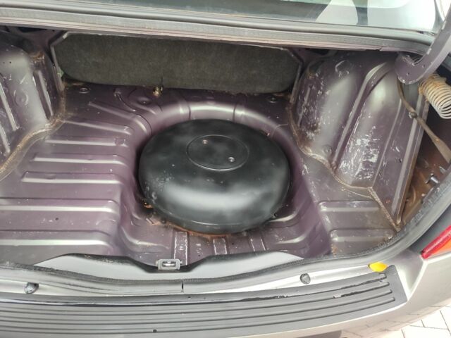 Серый Рено Клио, объемом двигателя 1.4 л и пробегом 250 тыс. км за 3100 $, фото 11 на Automoto.ua