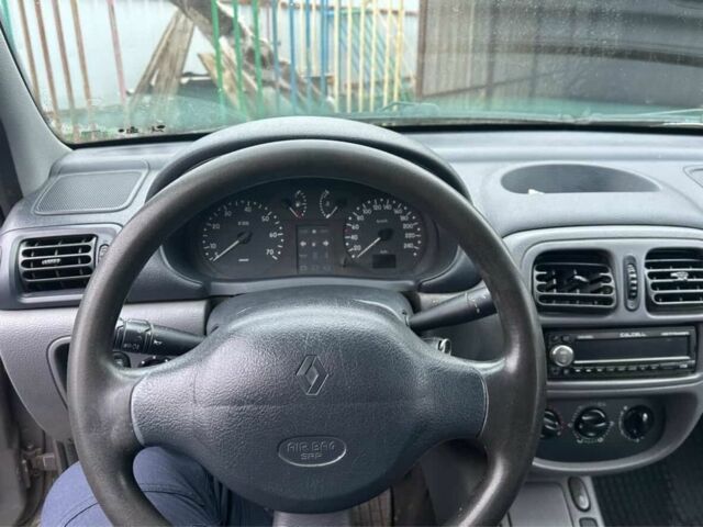 Серый Рено Клио, объемом двигателя 1.4 л и пробегом 235 тыс. км за 2500 $, фото 7 на Automoto.ua