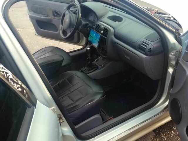 Сірий Рено Кліо, об'ємом двигуна 1.4 л та пробігом 110 тис. км за 2602 $, фото 3 на Automoto.ua