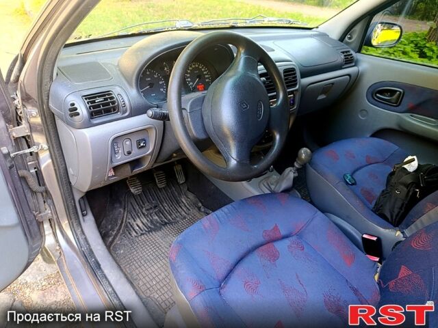 Сірий Рено Кліо, об'ємом двигуна 1.4 л та пробігом 230 тис. км за 2300 $, фото 4 на Automoto.ua