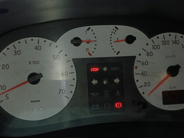 Серый Рено Клио, объемом двигателя 1.4 л и пробегом 266 тыс. км за 2700 $, фото 4 на Automoto.ua