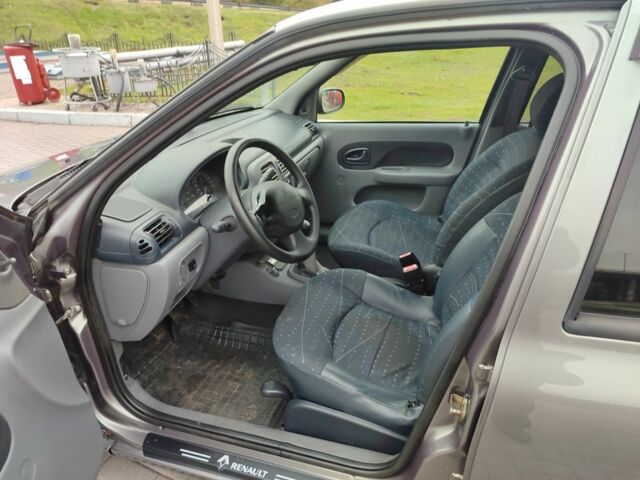 Серый Рено Клио, объемом двигателя 1.4 л и пробегом 250 тыс. км за 3100 $, фото 6 на Automoto.ua
