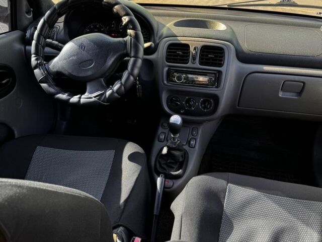Сірий Рено Кліо, об'ємом двигуна 1.4 л та пробігом 386 тис. км за 2100 $, фото 5 на Automoto.ua