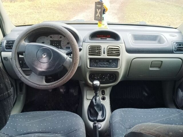 Сірий Рено Кліо, об'ємом двигуна 1.4 л та пробігом 277 тис. км за 2799 $, фото 7 на Automoto.ua