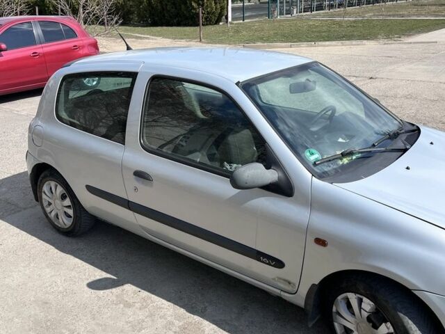 Серый Рено Клио, объемом двигателя 1.1 л и пробегом 215 тыс. км за 2800 $, фото 2 на Automoto.ua