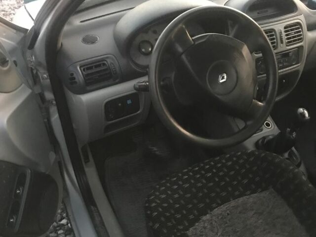 Серый Рено Клио, объемом двигателя 0 л и пробегом 150 тыс. км за 2650 $, фото 4 на Automoto.ua