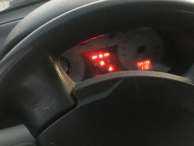 Серый Рено Клио, объемом двигателя 0 л и пробегом 150 тыс. км за 2650 $, фото 3 на Automoto.ua