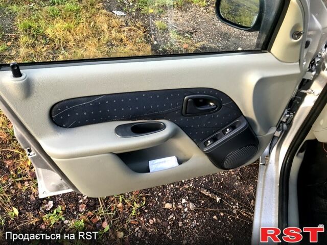 Серый Рено Клио, объемом двигателя 1.4 л и пробегом 430 тыс. км за 2500 $, фото 7 на Automoto.ua