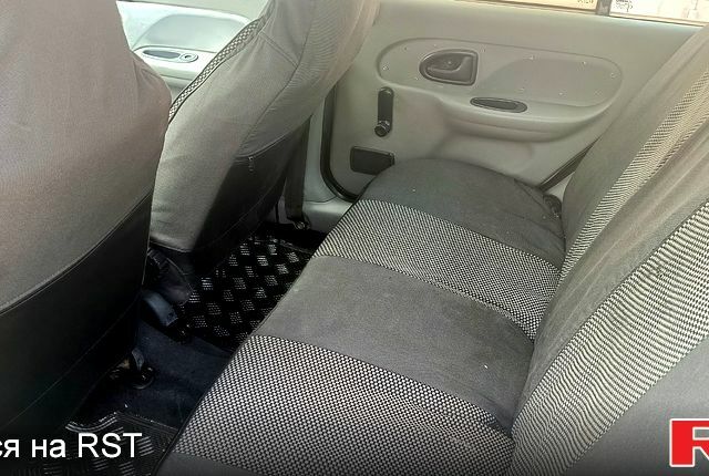 Серый Рено Клио, объемом двигателя 1.4 л и пробегом 0 тыс. км за 2700 $, фото 6 на Automoto.ua