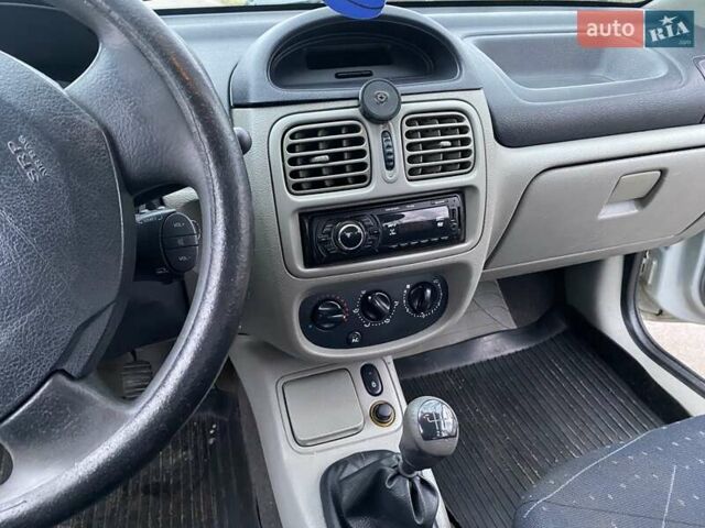 Сірий Рено Кліо, об'ємом двигуна 0 л та пробігом 214 тис. км за 2400 $, фото 26 на Automoto.ua