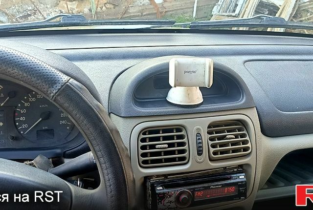 Серый Рено Клио, объемом двигателя 1.4 л и пробегом 0 тыс. км за 2700 $, фото 4 на Automoto.ua