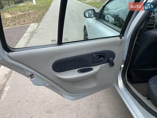 Сірий Рено Кліо, об'ємом двигуна 0 л та пробігом 214 тис. км за 2400 $, фото 21 на Automoto.ua