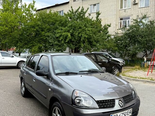 Серый Рено Клио, объемом двигателя 1.4 л и пробегом 228 тыс. км за 2750 $, фото 2 на Automoto.ua