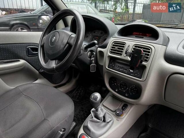 Серый Рено Клио, объемом двигателя 1.4 л и пробегом 207 тыс. км за 3490 $, фото 30 на Automoto.ua