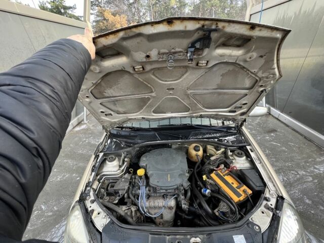 Серый Рено Клио, объемом двигателя 1.4 л и пробегом 236 тыс. км за 1800 $, фото 10 на Automoto.ua