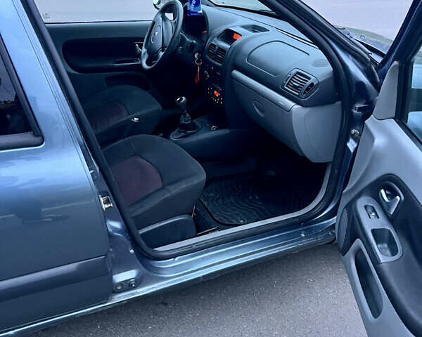 Серый Рено Клио, объемом двигателя 1.39 л и пробегом 303 тыс. км за 2900 $, фото 7 на Automoto.ua