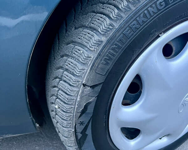 Серый Рено Клио, объемом двигателя 1.39 л и пробегом 303 тыс. км за 2900 $, фото 18 на Automoto.ua