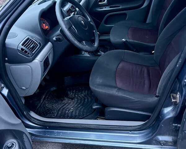 Серый Рено Клио, объемом двигателя 1.39 л и пробегом 303 тыс. км за 2900 $, фото 14 на Automoto.ua