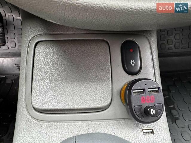 Серый Рено Клио, объемом двигателя 1.4 л и пробегом 207 тыс. км за 3490 $, фото 18 на Automoto.ua