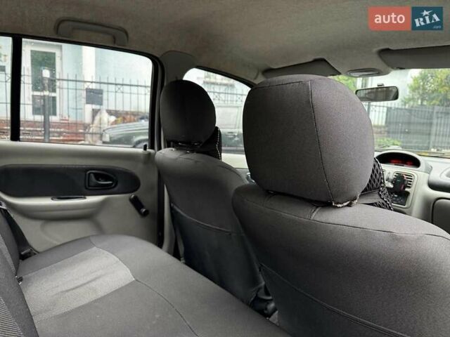 Серый Рено Клио, объемом двигателя 1.4 л и пробегом 207 тыс. км за 3490 $, фото 24 на Automoto.ua