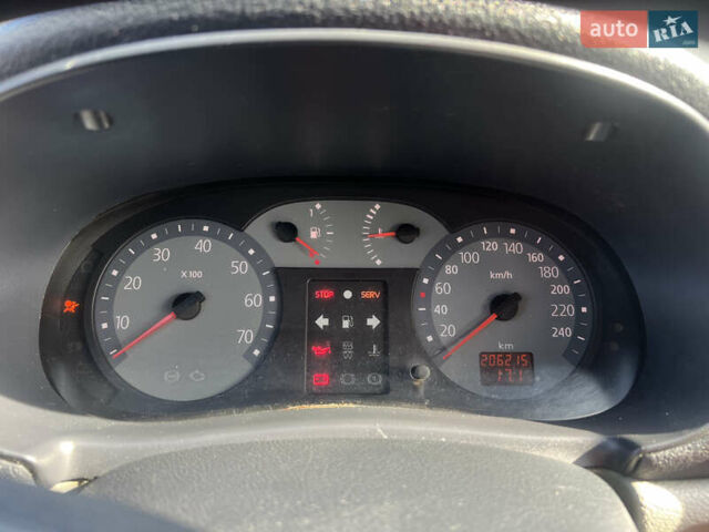 Серый Рено Клио, объемом двигателя 1.4 л и пробегом 206 тыс. км за 3500 $, фото 15 на Automoto.ua