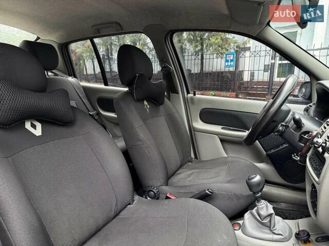 Серый Рено Клио, объемом двигателя 1.4 л и пробегом 207 тыс. км за 3490 $, фото 29 на Automoto.ua