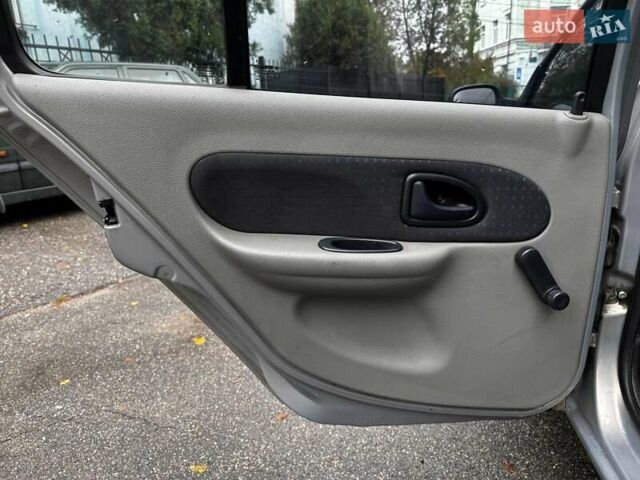 Серый Рено Клио, объемом двигателя 1.4 л и пробегом 207 тыс. км за 3490 $, фото 22 на Automoto.ua