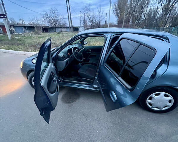 Серый Рено Клио, объемом двигателя 1.39 л и пробегом 303 тыс. км за 2900 $, фото 8 на Automoto.ua