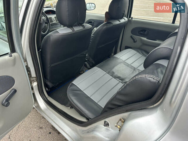 Серый Рено Клио, объемом двигателя 1.4 л и пробегом 301 тыс. км за 2999 $, фото 15 на Automoto.ua