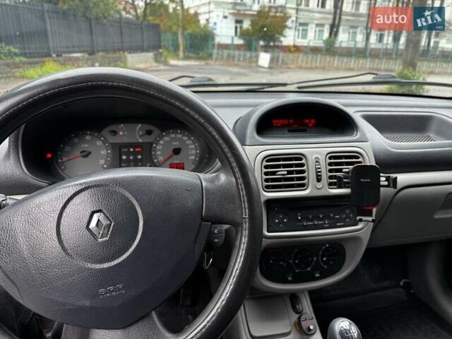 Серый Рено Клио, объемом двигателя 1.4 л и пробегом 207 тыс. км за 3490 $, фото 20 на Automoto.ua