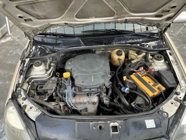 Серый Рено Клио, объемом двигателя 1.4 л и пробегом 236 тыс. км за 1800 $, фото 8 на Automoto.ua